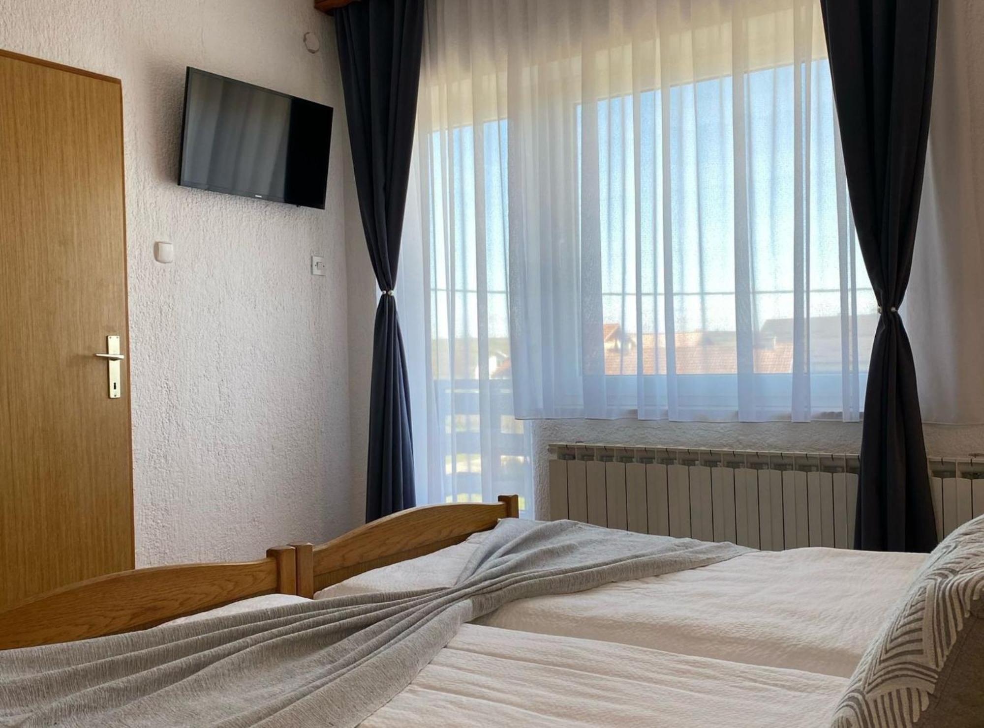 M&N Zafran Hotel Grabovac  Eksteriør billede